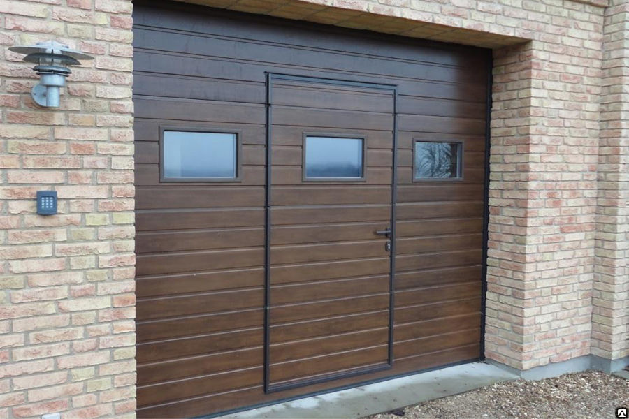 metallicheskie-vorota-s-kalitkoj-dlya-garazha.jpg